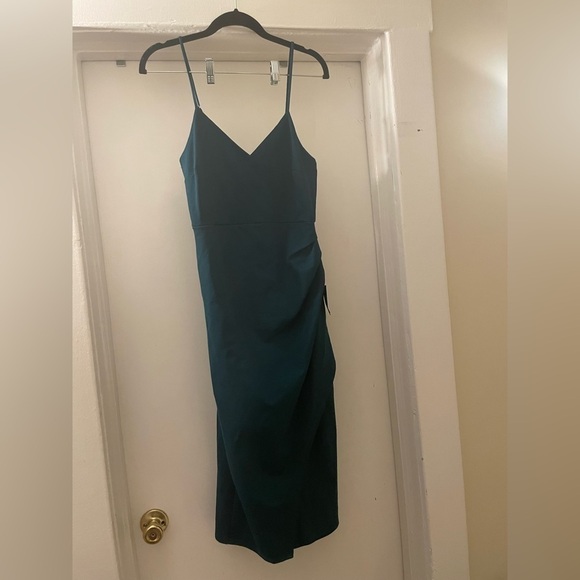 Lulu’s Forest Green MIDI Dress size Medium - Picture 2 of 9